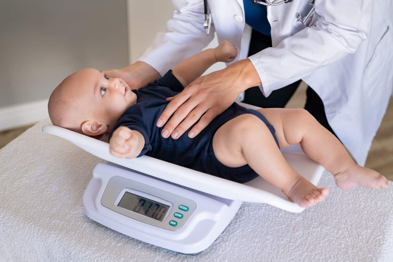 doctor-weighing-baby Choosing a Baby Doctor